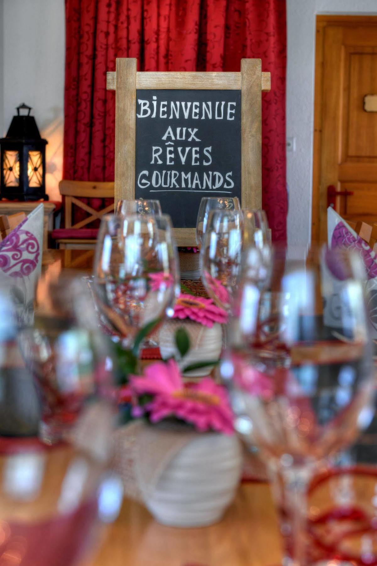 Reves Gourmands, Hotellerie & Gastronomie Vernayaz Exterior photo